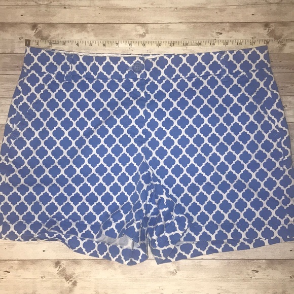 🧩Crown & Ivy Blue/White Diagonal Print Shorts🧩 - Picture 3 of 6